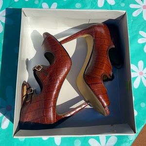 Ann Taylor Brown Heels !